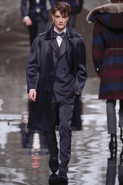 Look 32